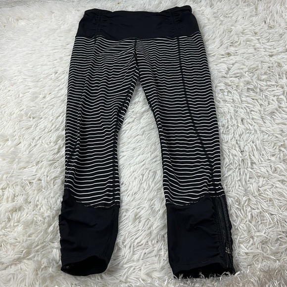 🔥$SALE$🔥 Lululemon Runday Crop Parallel Stripe - Picture 1 of 8